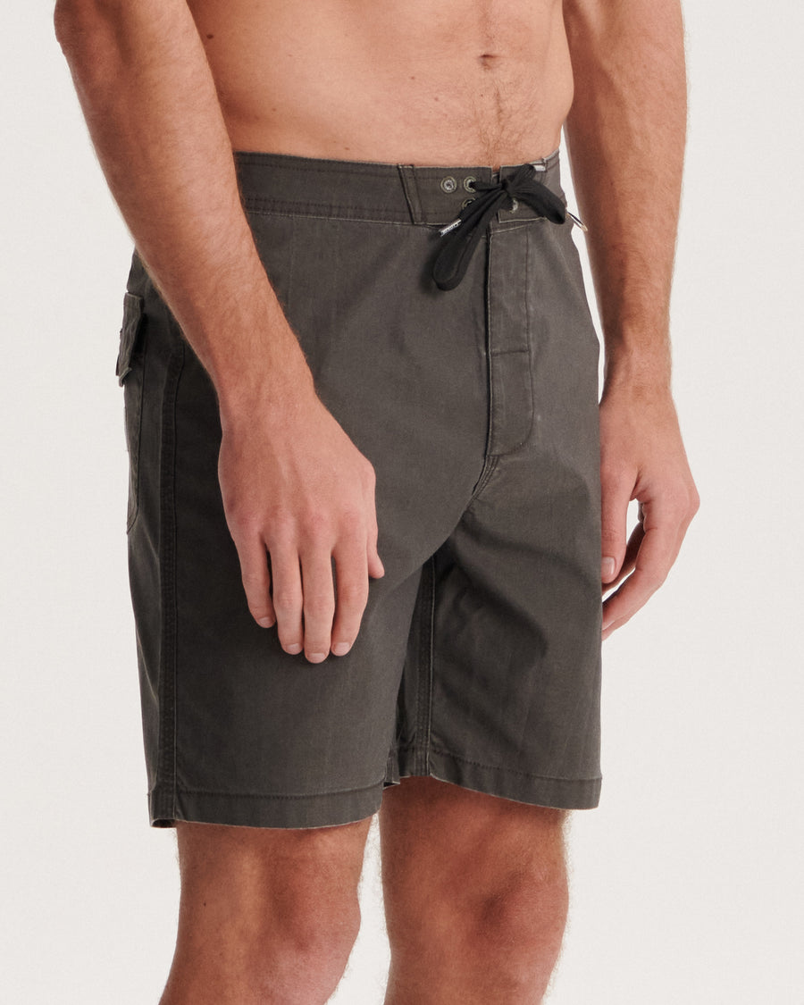 Temples 18" Boardshort - Blk